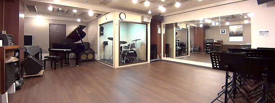 30畳の広さのスタジオ内部